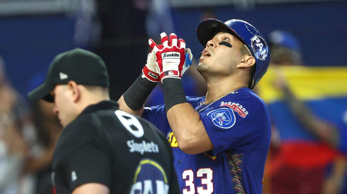 Un cuadrangular de Ramón Flores con un hombre en circulación en la misma primera entrada fijó el tono del encuentro y de la victoria de Venezuela 4-2 ante Curazao. 
