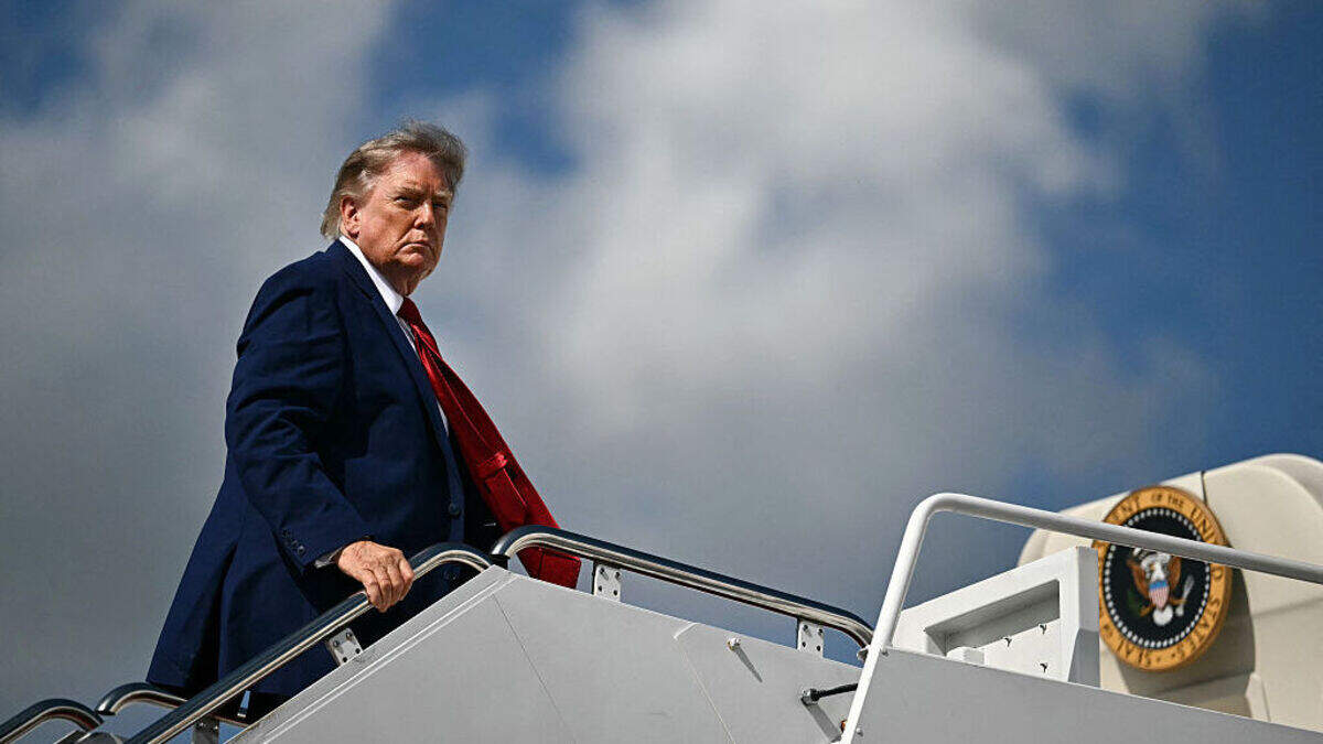 El presidente de Estados Unidos, Donald Trump, aborda el Air Force One en la Base de Andrews, Maryland, el 7 de agosto de