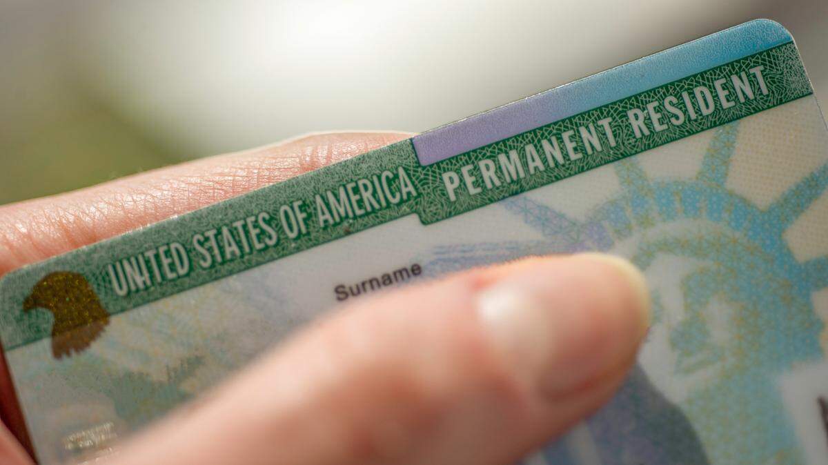 Un nuevo parole de Biden abre el camino a cientos de miles de inmigrantes en EEUU para obtener la green card ante USCIS, a partir del 19 de agosto.