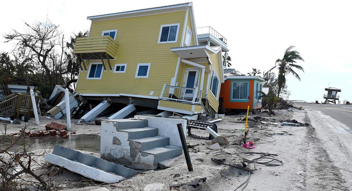 En la playa de Bradenton, en la isla de Anna Maria, después del huracán Milton, el 11 de octubre de 2024.