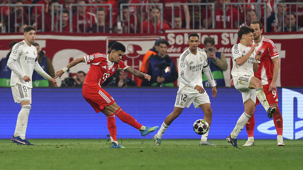 El delantero colombiano del Bayer Munich Luis Díaz anota un gol ante el Real Madrid, en el partido de vuelta de cuartos de final de la Liga de Campeones celebrado el 15 de abril de 2026 en Munich.