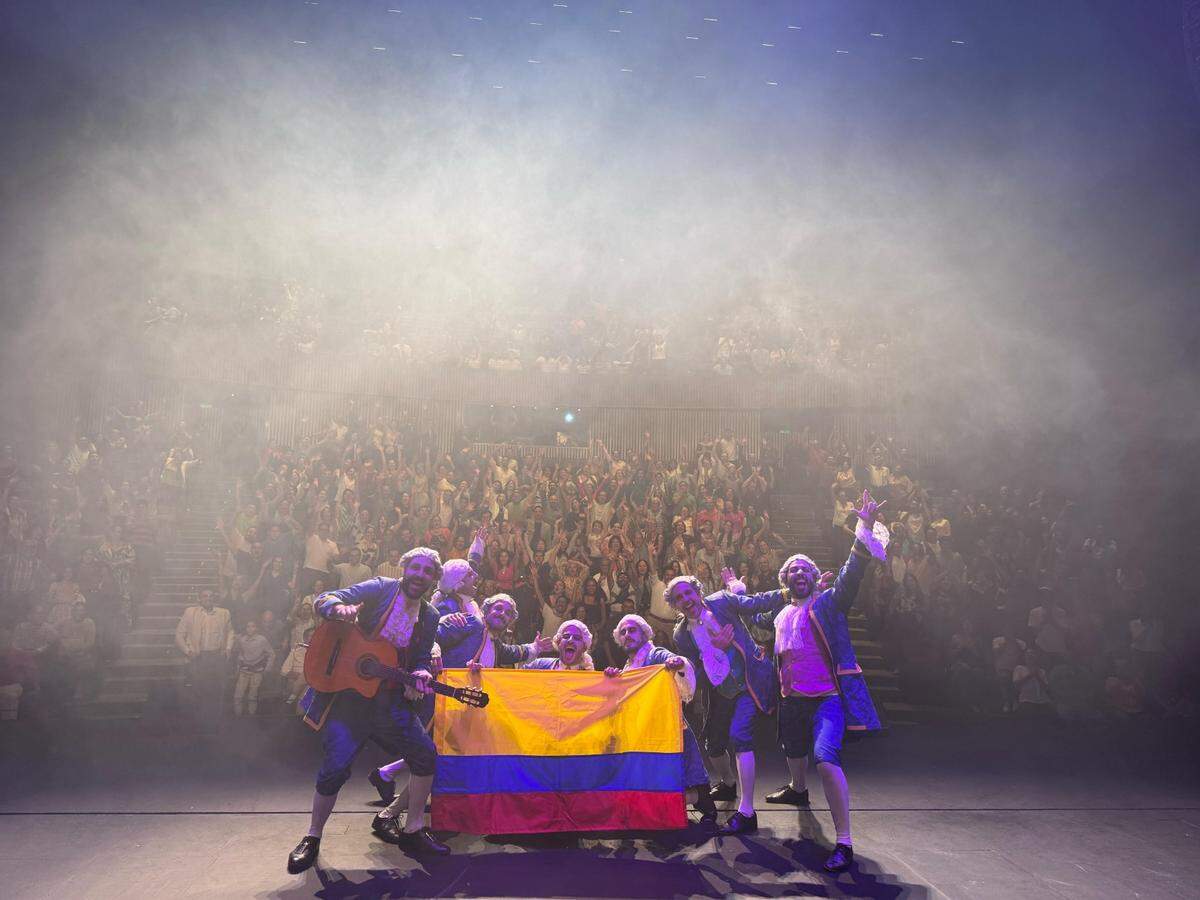 El grupo canario La Chirichota presenta su show ‘Vuelven los clásicos’ en varios países de Latinoamérica. Este jueves 3 de abril llegan a la Calle Ocho, con un espectáculo de humor y música al estilo Les Luthiers en el Teatro Trail.