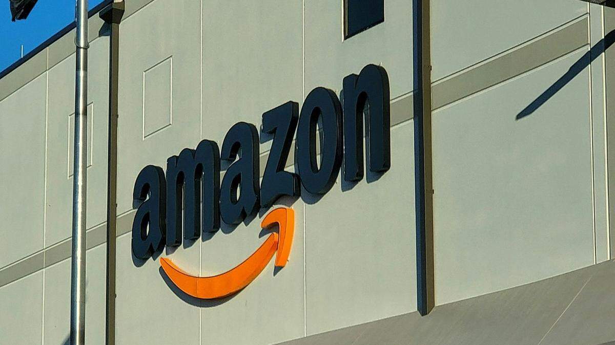 Amazon Web Services (AWS), el brazo de servicios en la nube de Amazon y líder en su mercado, ha comenzado una nueva tanda de despidos de cientos de empleados de ventas, mercadeo y servicios globales así como de otros cientos de trabajadores de tecnología de sus tiendas físicas.