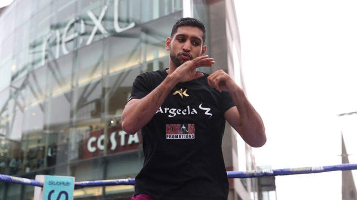 AMIR KHAN durante un entrenamiento abierto en Birmingham.