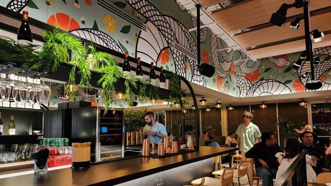 ¿Prosecco ilimitado a 2 dólares, paella y tablao? Conoce este restaurante en el Doral