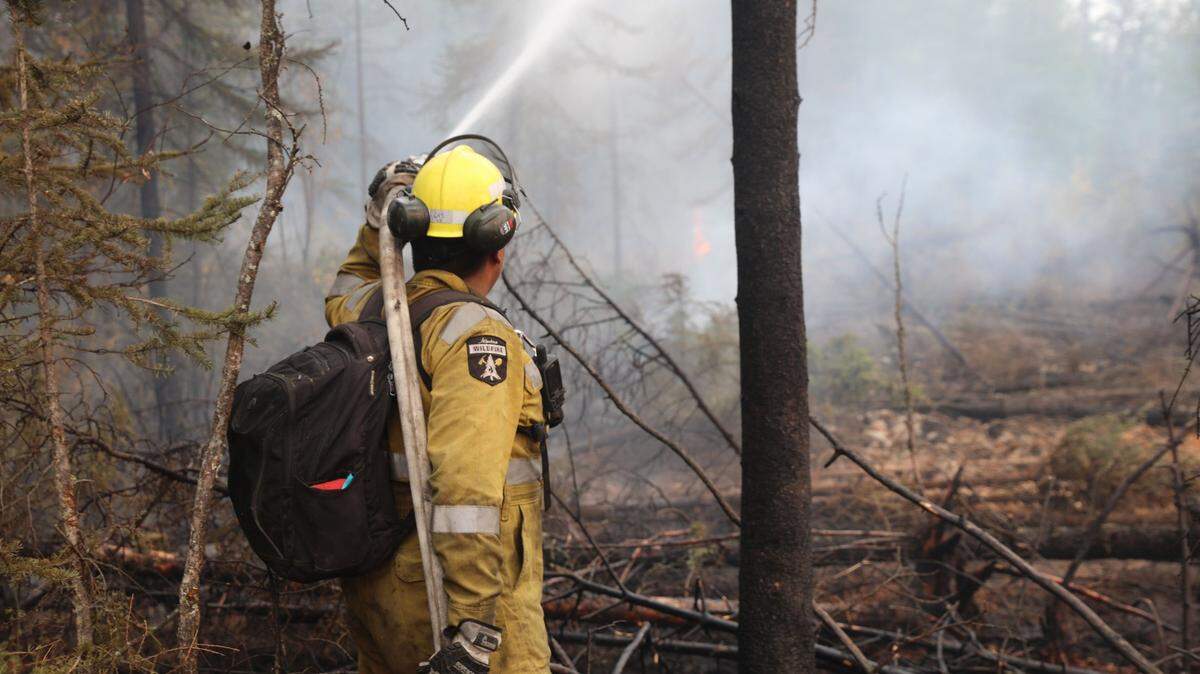 Las condiciones extremadamente secas siguen alimentando los incendios forestales en Canadá, especialmente en el norte de Alberta.