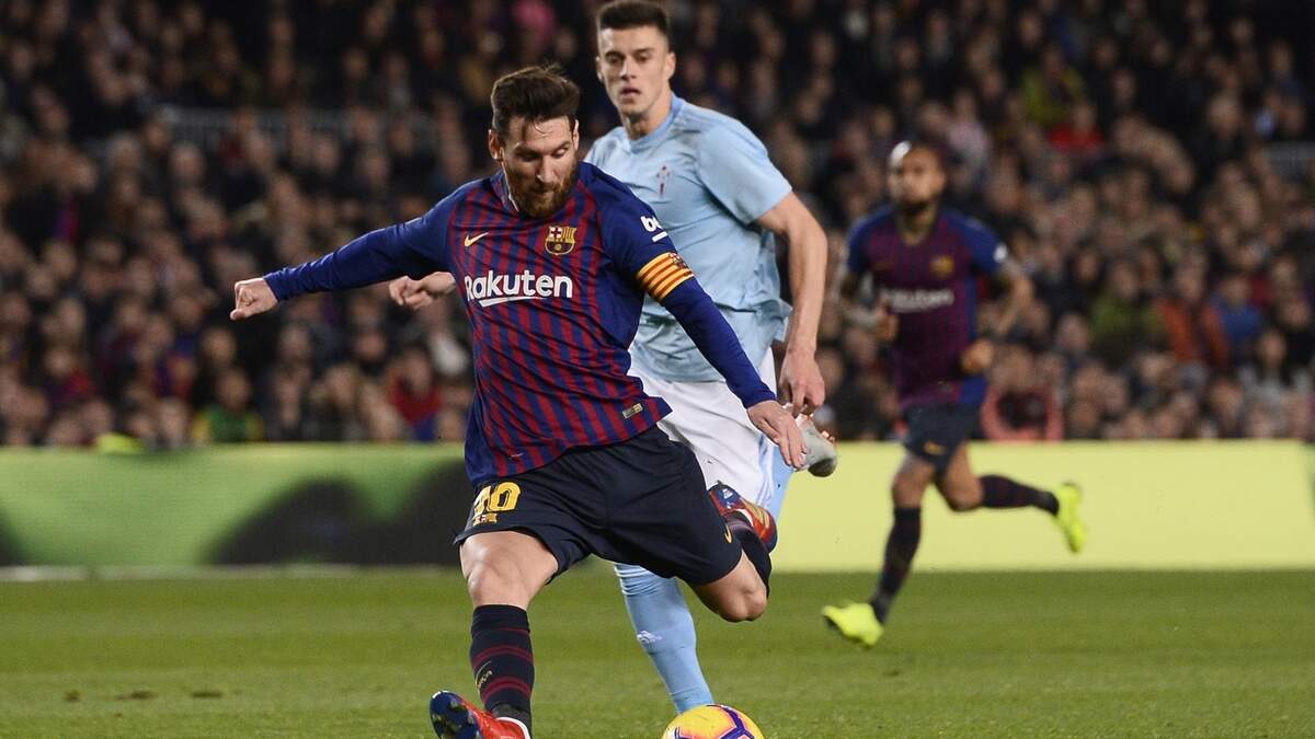 Lionel Messi dispara a puerta en un partido entre Barcelona y Celta de Vigo, el 22 de diciembre de 2018.