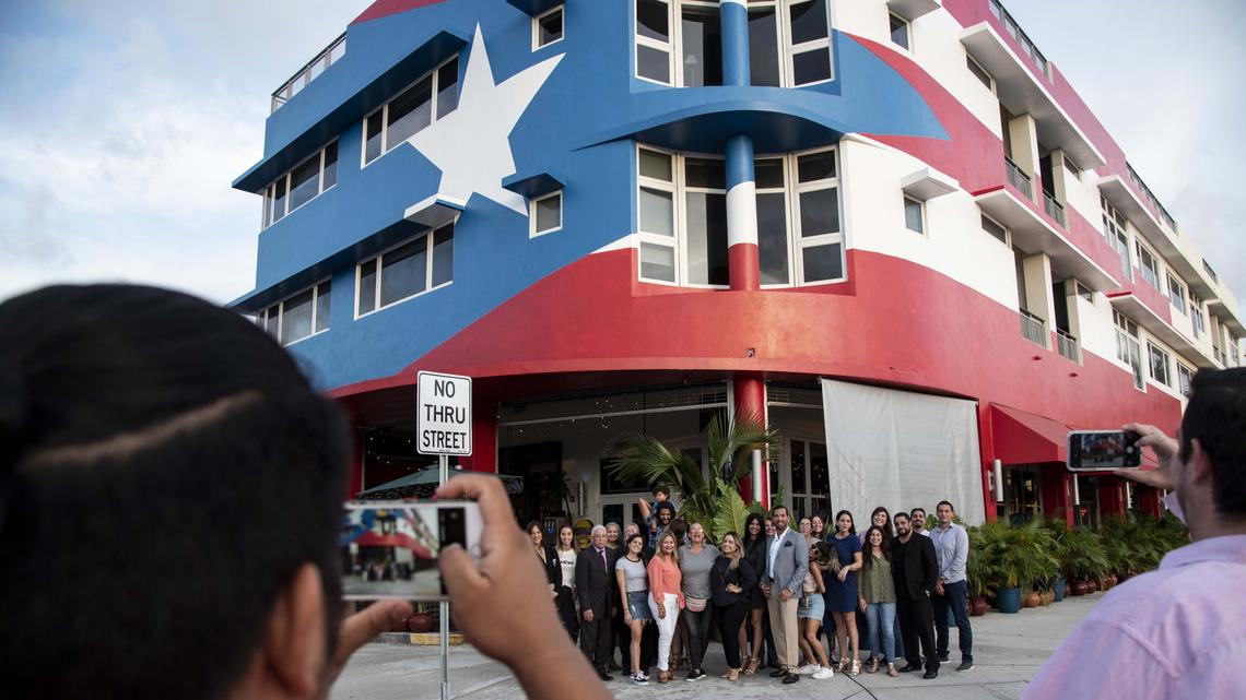 El mural de una bandera puertorriqueña que cubre un edificio de cuatro pisos en el Distrito MiMo ha sido una fuente constante de controversia para el restaurante La Placita.