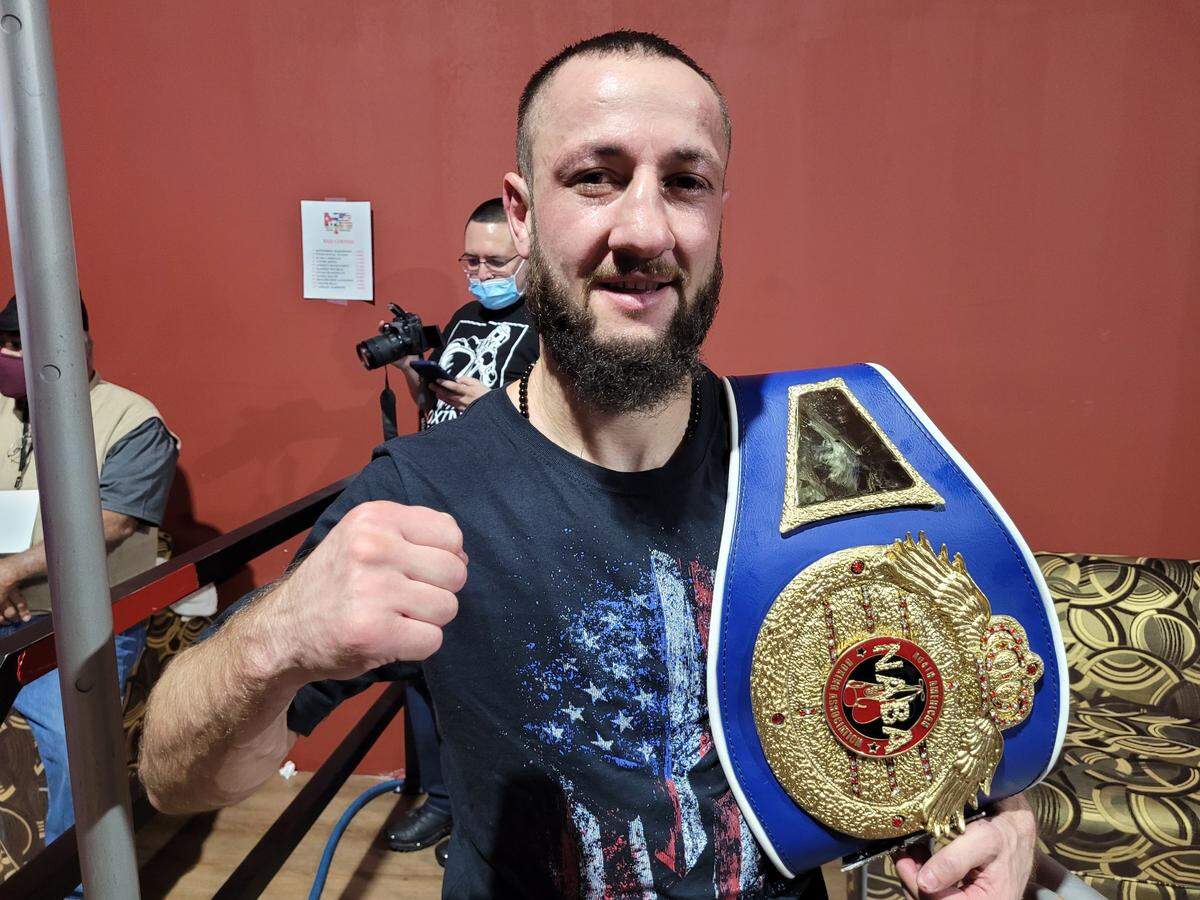 El georgiano Otar Eranosyan superó en welter por KO en el cuarto asalto al dominicano Juan Carlos Peña.