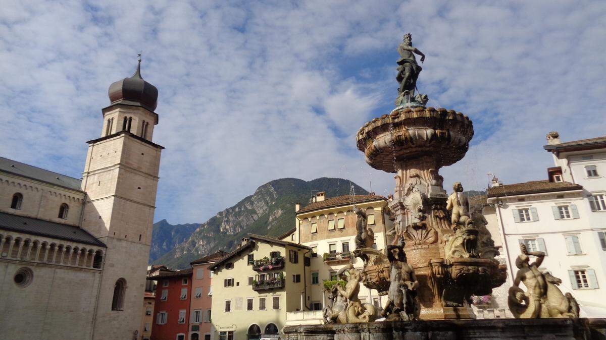 La fuente de Neptuno, en la plaza del Duomo de Trento.