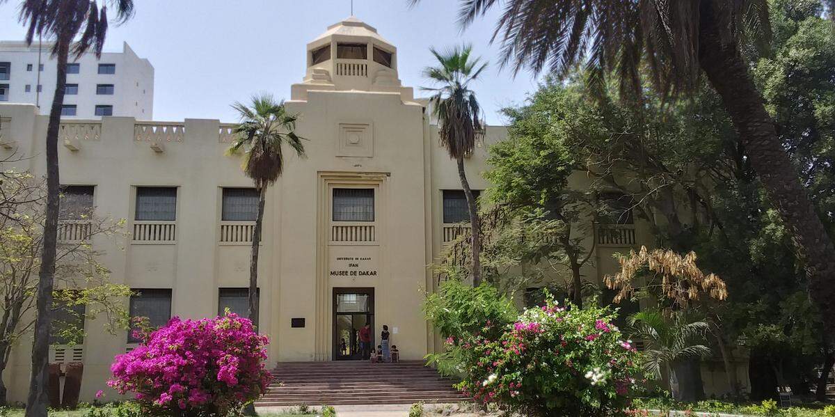 El Museo&nbsp;de Dakar&nbsp;IFAN&nbsp;o&nbsp;Museo&nbsp;Theodore Monod de&nbsp;Arte Africano&nbsp;ubicado en la misma zona central de Dakar.