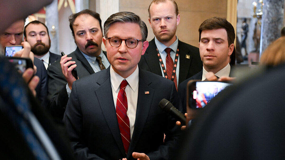 El presidente de la Cámara Baja, Mike Johnson (republicano de Louisiana), responde preguntas de los periodistas el martes, 3 de febrero de 2026, en el Capitolio de EEUU, Washington, DC.