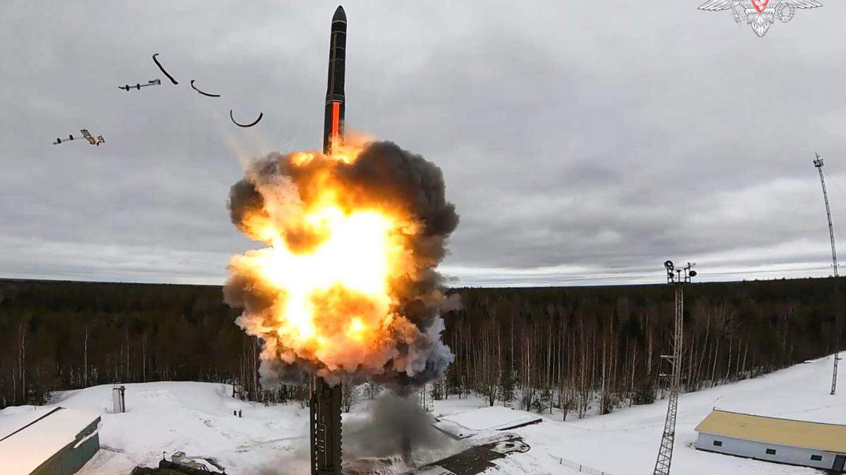 Foto de archivo de un lanzamiento de prueba del misil balístico intercontinental ruso RS-24 Yars desde el cosmódromo de Plesetsk.