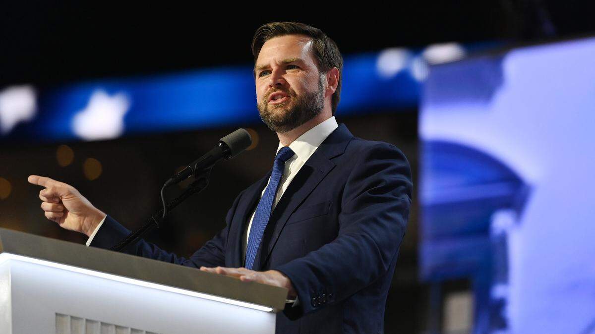 El senador de Ohio, J.D. Vance, da un discurso para aceptar la nominación a la vicepresidencia por el Partido Republicano, durante la Convención Nacional Republicana, el 18 de julio de 2024, en Milwaukee, Wisconsin.