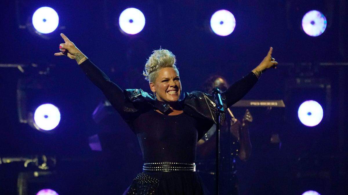 La cantante Pink en su presentación en los Premios Billboard de la música, el 23 de mayo de 2021, en el Teatro Microsoft de Los Angeles. 