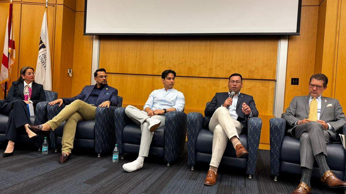 Exiliados nicaragüenses participan en el panel “Trazando caminos para la justicia y la democracia en Nicaragua”, el 20 de abril en FIU.