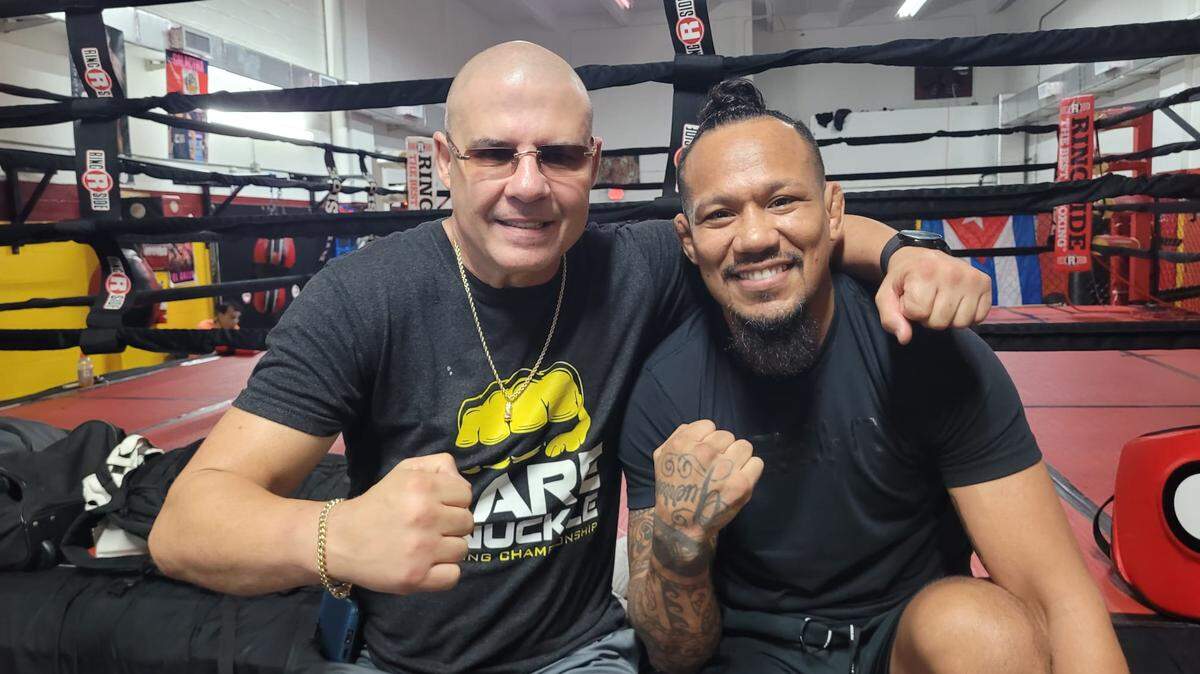 Luis Palomino con su entrenador Erick Castaños en Miami.