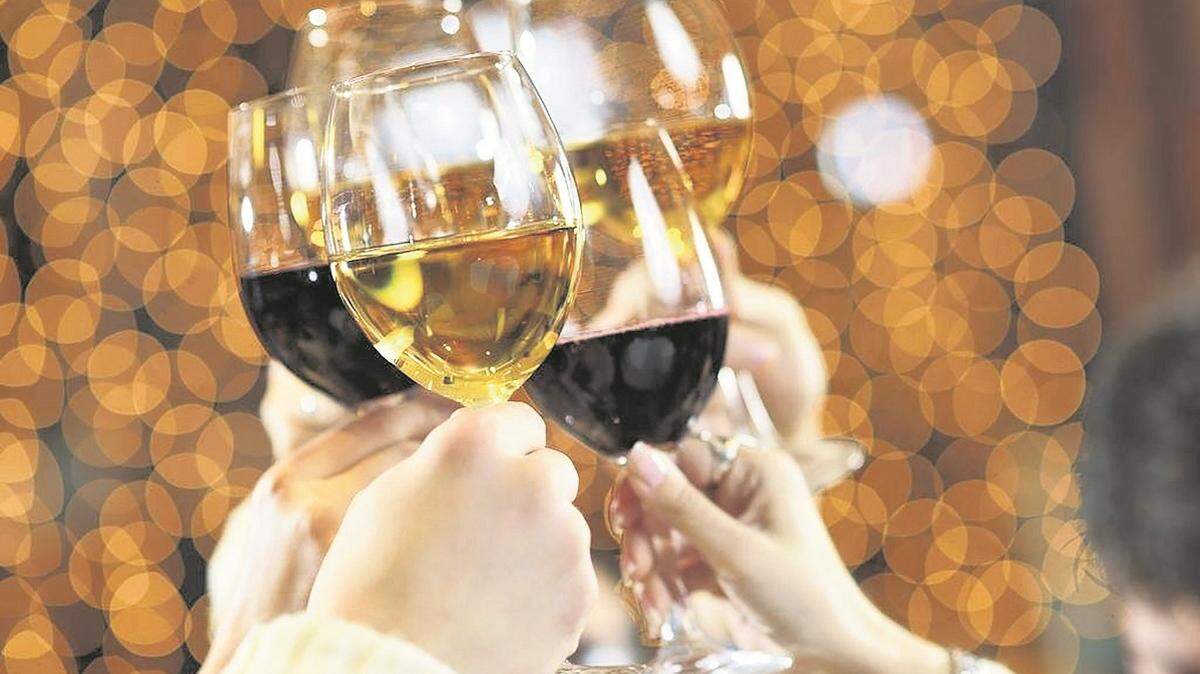En las fiestas navideñas el consumo de alcohol y productos ricos en azúcares, grasas saturadas y energía suele incrementarse.