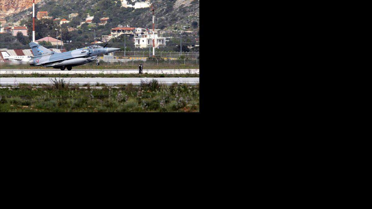  Los bombardeos se lanzaron desde cazas Rafale y Mirage 2000.