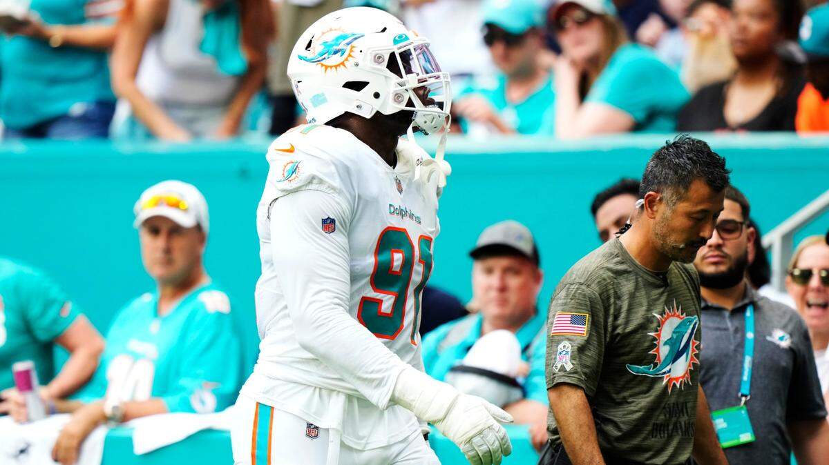 El defensive end de los Dolphins, Emmanuel Ogbah, sufrió una rotura del tríceps en la victoria del equipo 39-17 sobre los Browns de Cleveland el domingo y se perderá el resto de la temporada.