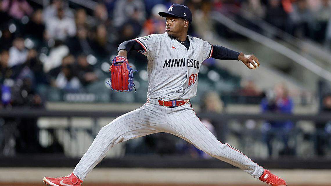 El relevista de los Mellizos de Minnesota Kendry Rojas se convirtió en el pelotero cubano número 402 en ver acción en las Grandes Ligas, tras debutar este miércoles ante los Mets en Nueva York.  
