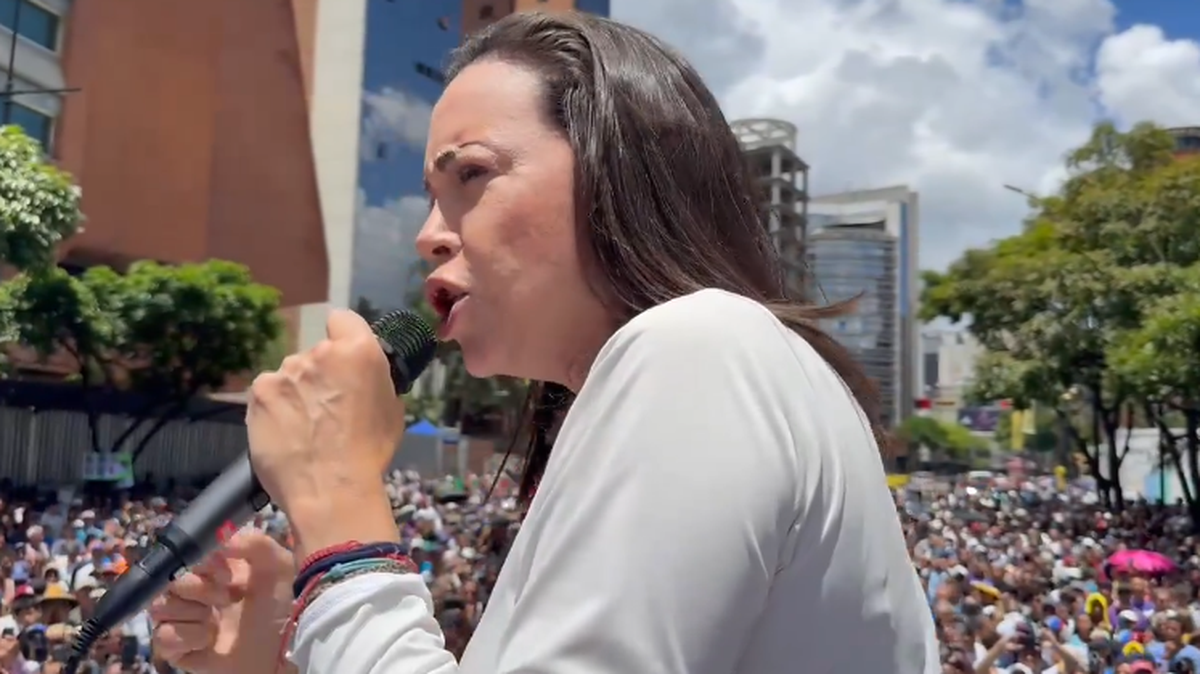 La líder opositora de Venezuela María Corina Machado lidera una protesta contra la “fraudulenta” elección de Nicolás Maduro.
