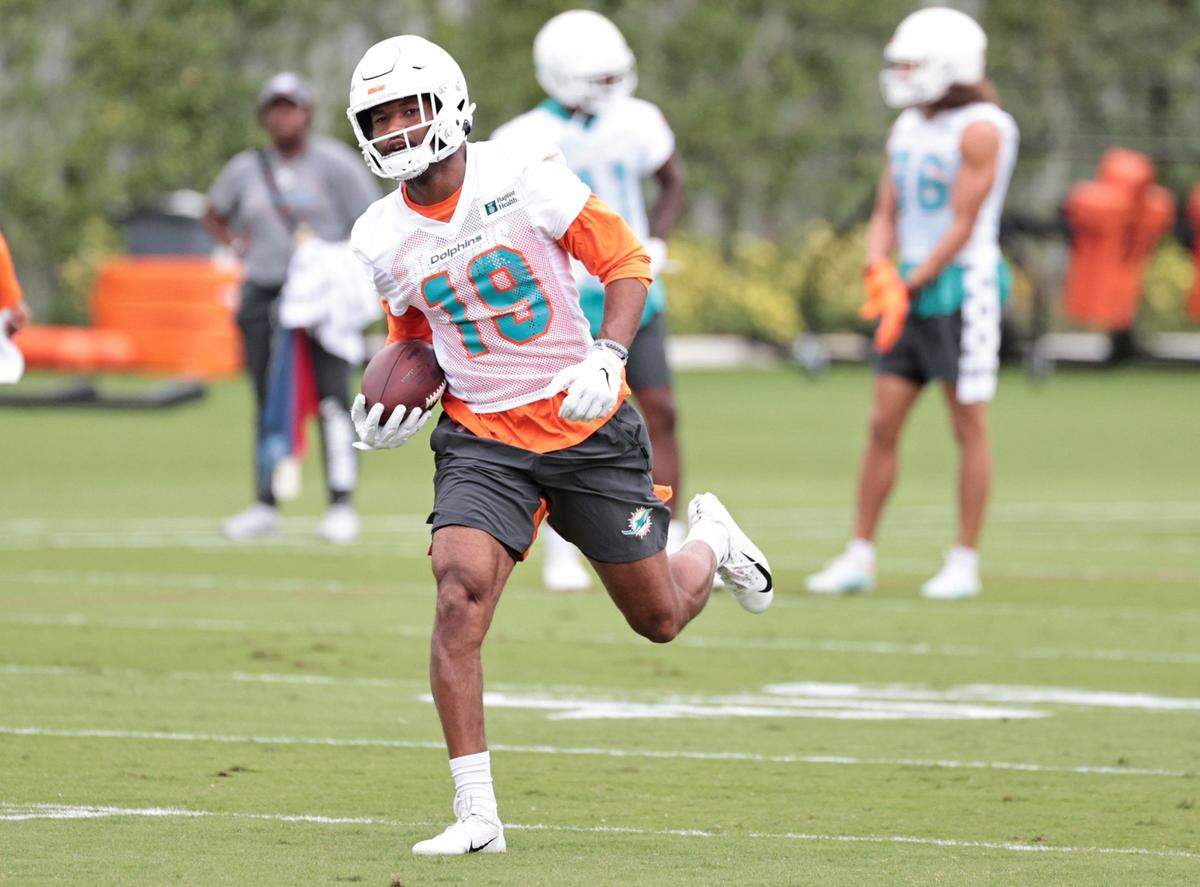 El wide receiver de los Dolphins Jakeem Grant durante una práctica en el centro de entrenamiento del equipo en Miami Gardens, el 5 de enero de 2022.