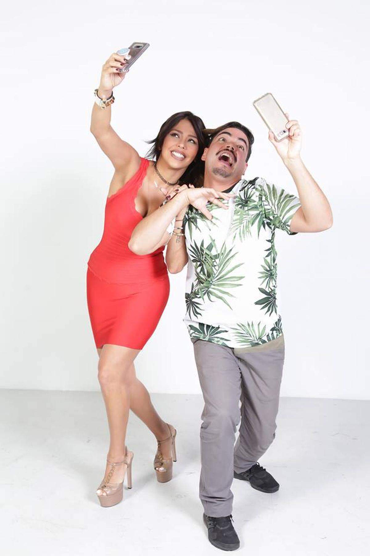 Andreína Yepez y Osmán Aray protagonizan “Todo X un selfie”.