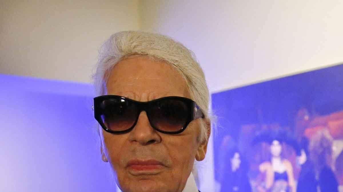 El diseñador alemán y fotógrafo, Karl Lagerfeld durante una exhibición de su trabajo, el 15 de octubre en París.