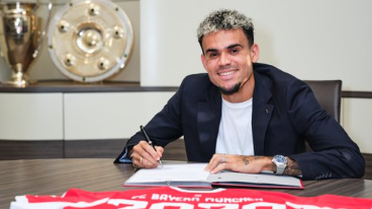 Tras haber acumulado títulos en Portugal e Inglaterra, el extremo colombiano Luis Díaz aterriza ahora en Alemania de la mano del Bayern Munich, que hizo oficial este miércoles su gran apuesta de este mercado de fichajes.