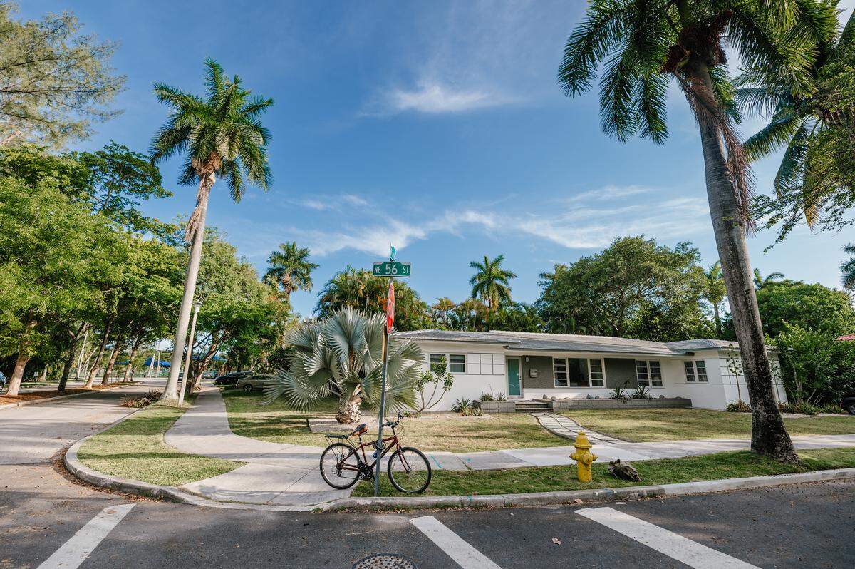 La casa que la organización Fountainhead ofrece en el vecindario de Morningside, en Miami, a tres artistas cada mes como residencia y espacio de trabajo, donde a la vez pueden recibir a otros artistas y curadores y establecer vínculos.