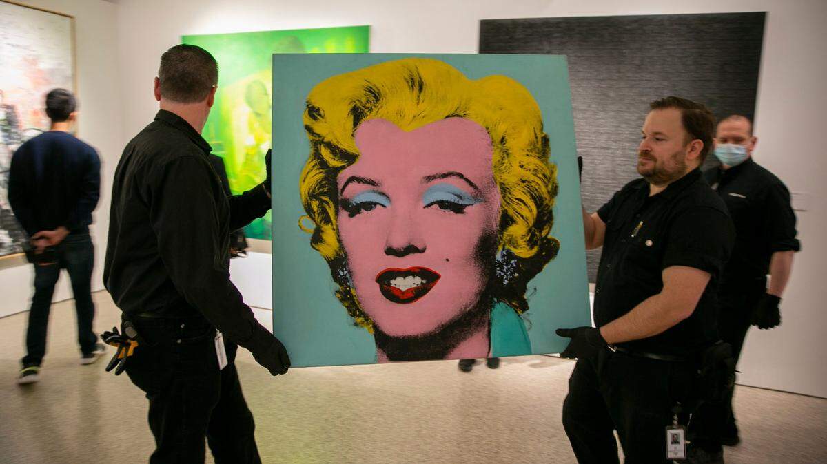 Una de las serigrafías de Marilyn Monroe titulada “Shot Sage Blue Marilyn” fue vendida este lunes por $195 millones, convirtiéndose así en la obra de arte más cara del siglo XX vendida en una subasta pública.
