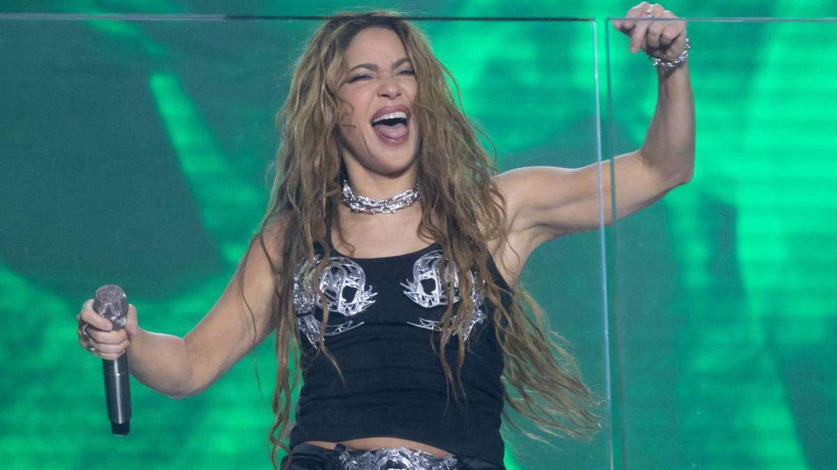 Shakira acaba de poner al día su condición de soltera de una forma espectacular con el video de su nueva canción, Soltera.