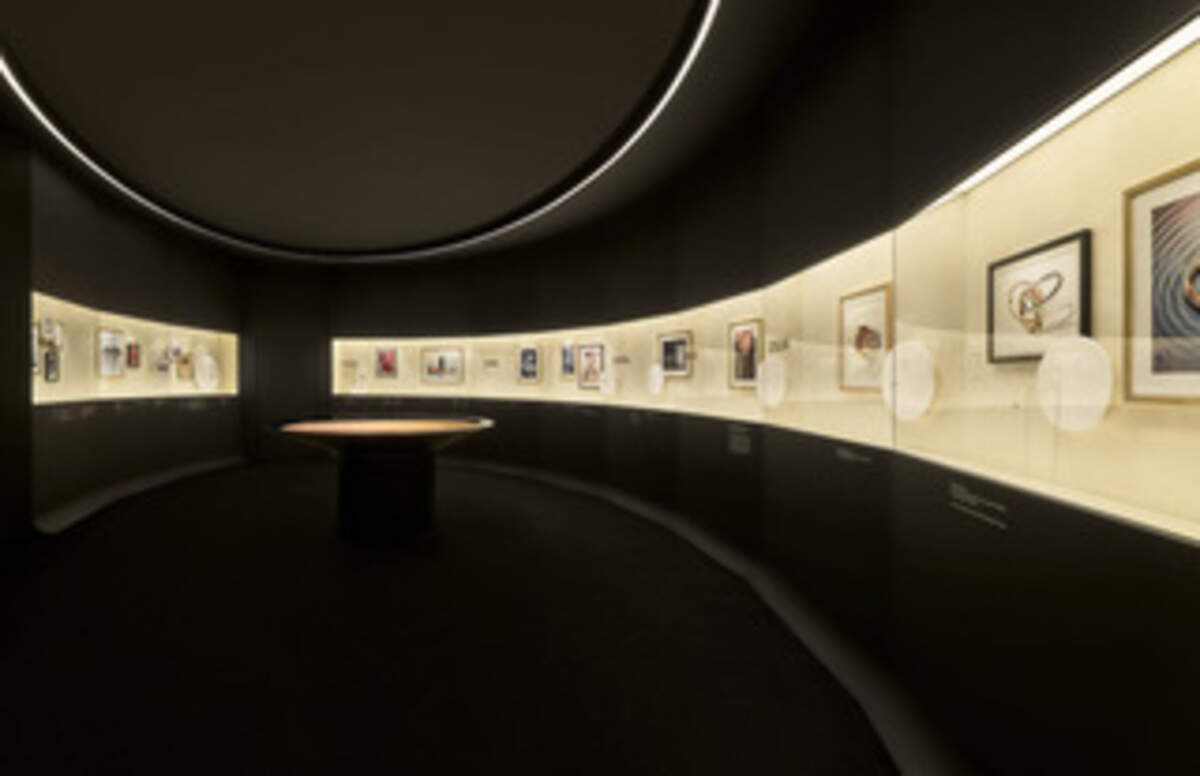 Cartier celebra el centenario de su emblemática colección&nbsp;Trinity&nbsp;con una experiencia pop-up.