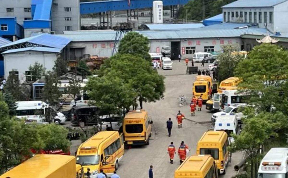 Xi Jinping, pidió intensificar las tareas de búsqueda, atender a los heridos, investigar las causas del suceso y exigir responsabilidades. Las autoridades no han detallado por ahora las circunstancias concretas en las que se produjo la explosión, aunque sí indicaron que las tareas de rescate seguían en marcha.