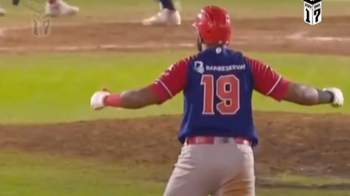 República Dominicana avanzó a la final de la Serie del Caribe al vencer 5-4 a Venezuela en 11 entradas, en el partido de semifinales jugado en el estadio Nido de los Águilas, en Mexicali, México.