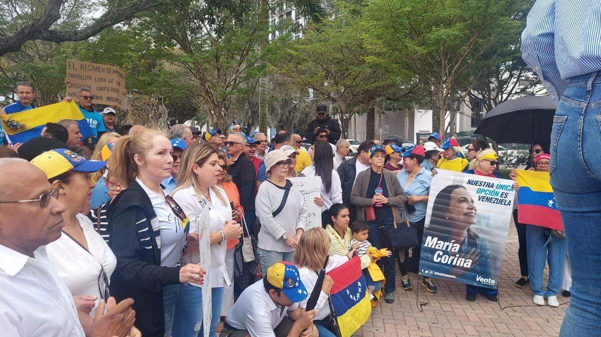 Venezolanos se concentraron en el centro de la ciudad de Doral, Miami-Dade, respondiendo así al llamado de la candidata opositora presidencial María Corina Machado a unirse a una jornada de protestas a nivel internacional.