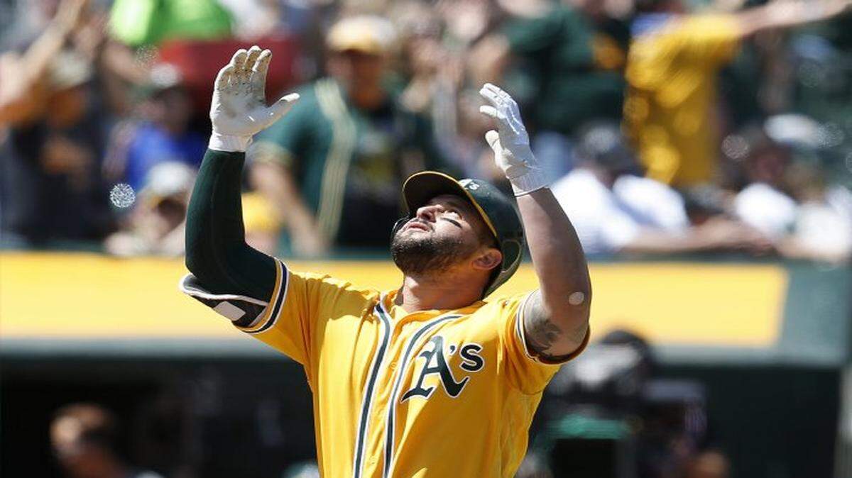 El toletero cubano Yonder Alonso terminó como quinto en promedio en todas las Mayores la pasada semana con .408 (9 en 22) pero fue el número uno en jonrones e impulsadas, con cinco bambinazos y 10 empujadas.
