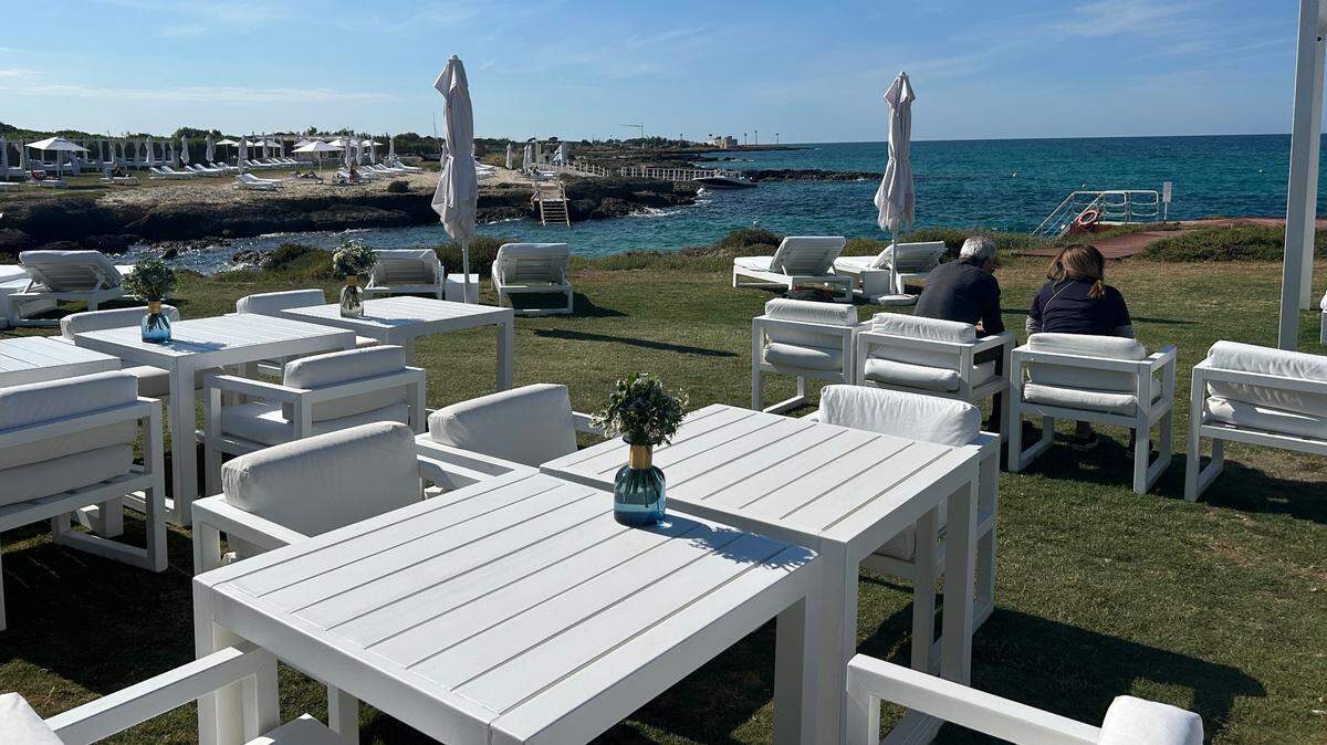 Vista de un restaurante en el complejo vacacional Borgo Egnazia en Bari, Italia, sede de la cumbre del G7 de 2024.