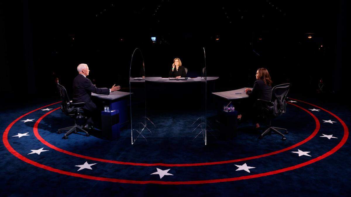El vicepresidente Mike Pence y la candidata a la vicepresidencia, la senadora Kamala Harris, demócrata por California, durante el debate vicepresidencial, el miércoles 7 de octubre de 2020 en el Kingsbury Hall de la Universidad de Utah, en Salt Lake City.