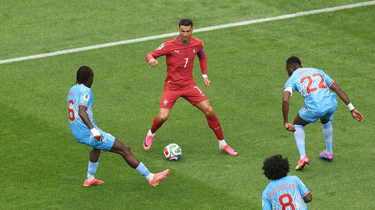 Contra la selección de República Democrática del Congo, Cristiano Ronaldo tocó el balón apenas una veintena de veces, disparó en tres ocasiones -sin encontrar portería- y pareció desconectado del resto del equipo. 