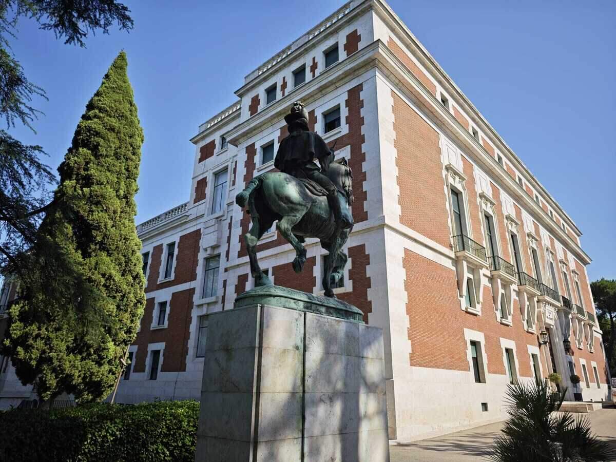 La estatua ecuestre de Velázquez en su contexto actual.