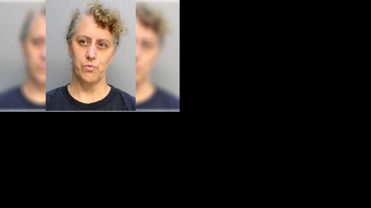 Beth Ann Nemec, de 47 años y maestra de la escuela Horeb Christian, fue arrestada el lunes por la policía de Hialeah y enfrenta siete cargos por abuso infantil contra tres alumnos varones de 6 a 7 años de edad.
