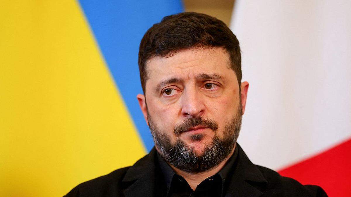 Ukraine's President Volodymyr Zelensky attends a meeting with his French, British and German counterparts at Number 10 Downing Street in central London on December 8, 2025. (Photo by Toby Melville / POOL / AFP via Getty Images)
