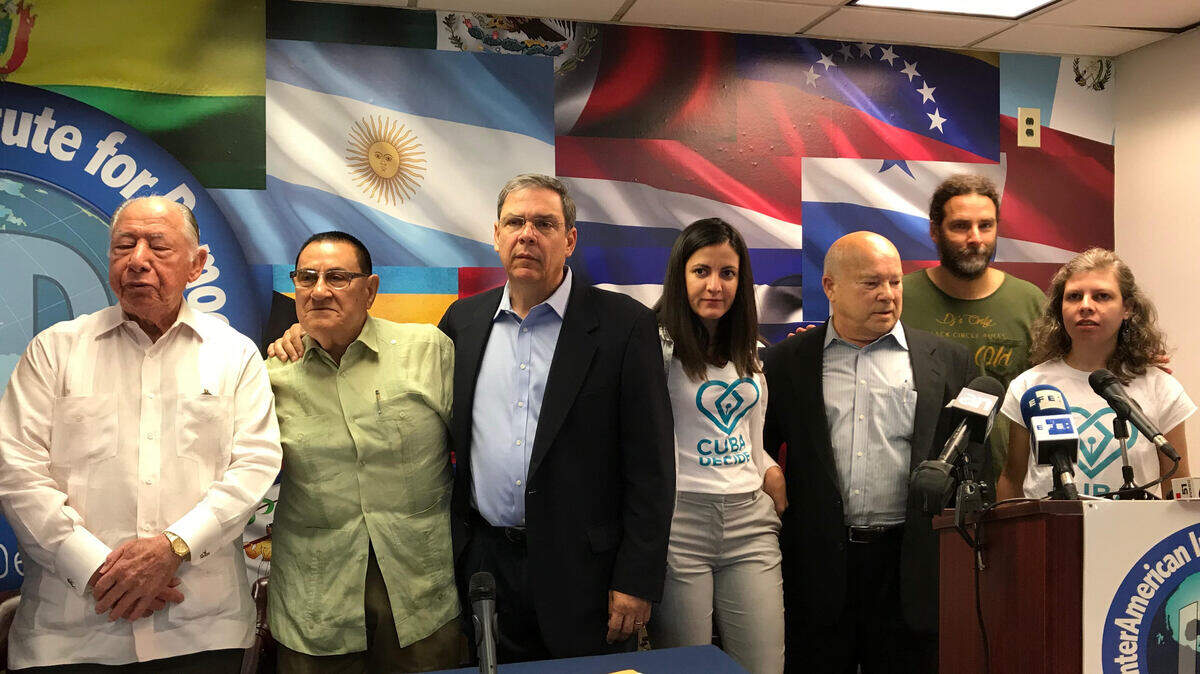 Un grupo de opositores y activistas cubanos presentó en Miami un código de derechos y libertades para “educar” a los cubanos, a propósito de la aprobación de un anteproyecto de Constitución en la Asamblea Nacional de Cuba.