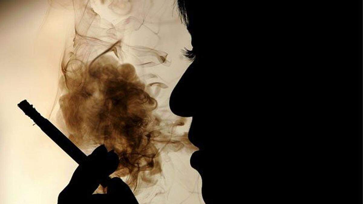 La mujer es más vulnerable al humo del tabaco por las diferencias biológicas, anatómicas y fisiológicas que presenta con respecto al hombre.