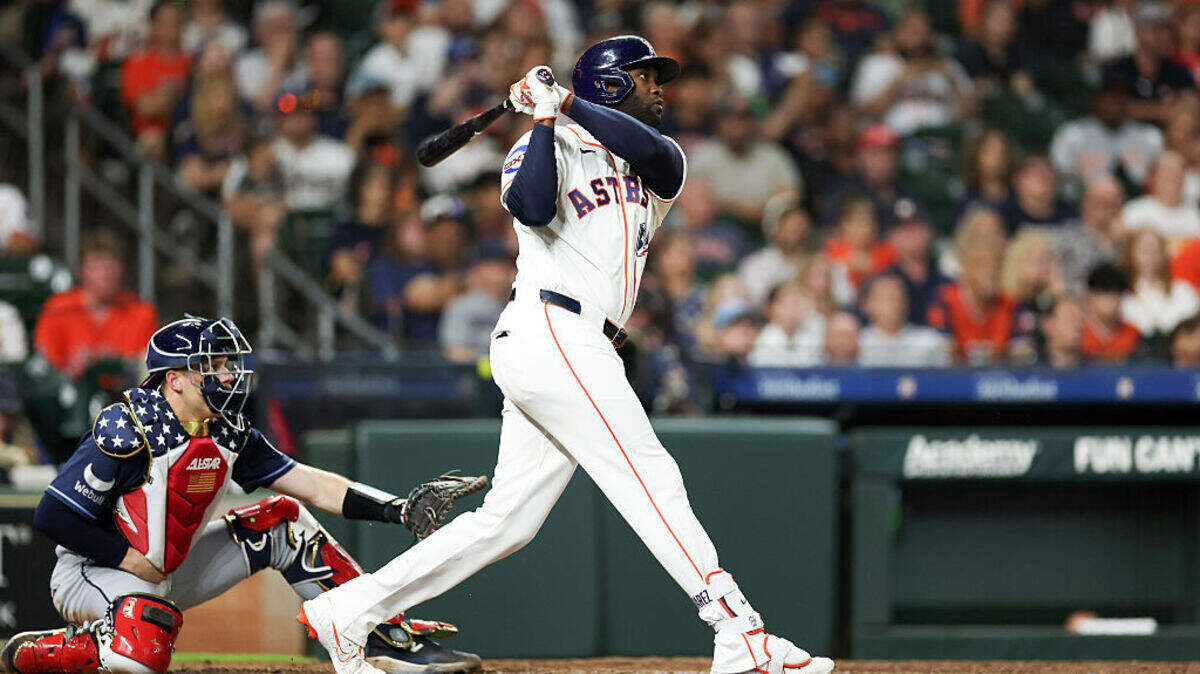 El slugger cubano de los Astros de Houston Yordan Álvarez bateó .435 con cuatro jonrones y 11 impulsadas y conquistó su tercer premio Jugador de la Semana en la Liga Americana.