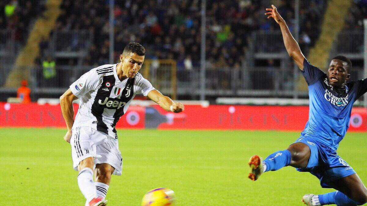 Cristiano Ronaldo anota su segundo gol con Juventus en el partido ante el Empoli, el 27 de octubre de 2018 en la liga italiana.