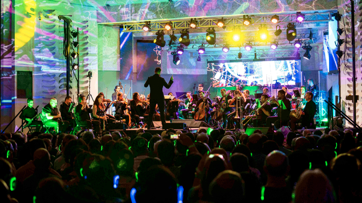 Nu Deco Ensemble celebra el espíritu musical de la ciudad en un encuentro donde convergen tradiciones musicales de Asia y Estados Unidos en Miami Beach Bandshell.
