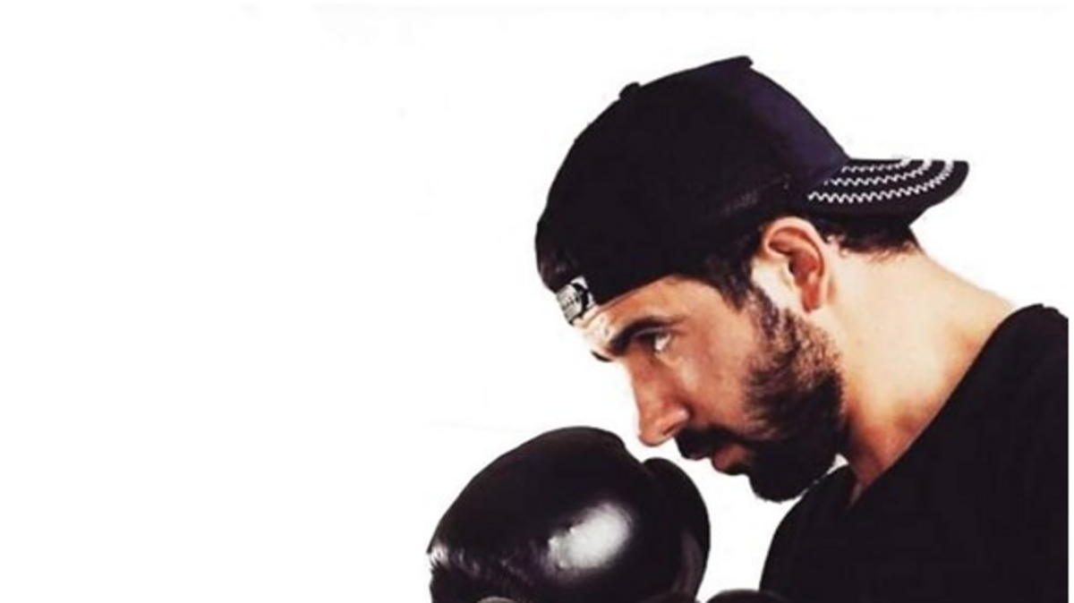 El boxeador turco Selim Ahmet Kemaloglu mató este domingo a su novia clavándole un cuchillo en el pecho, informó la cadena NTV.